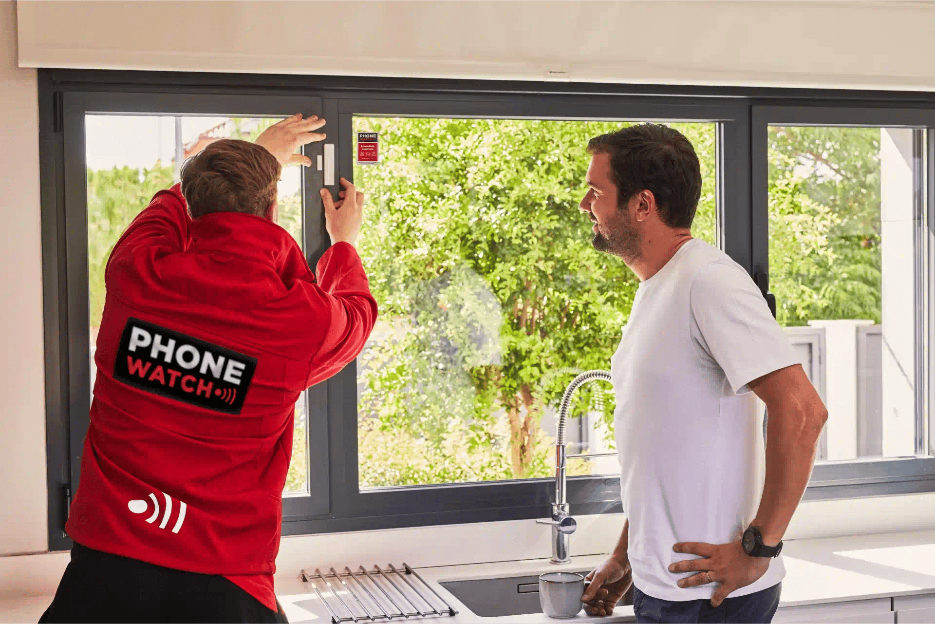 installer_shock_detector_window_2ir_min_1x-1920x1281