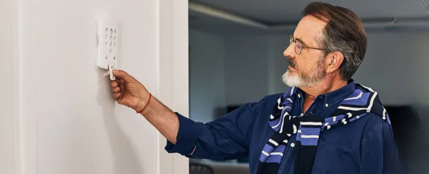 man arming alarm with keytag