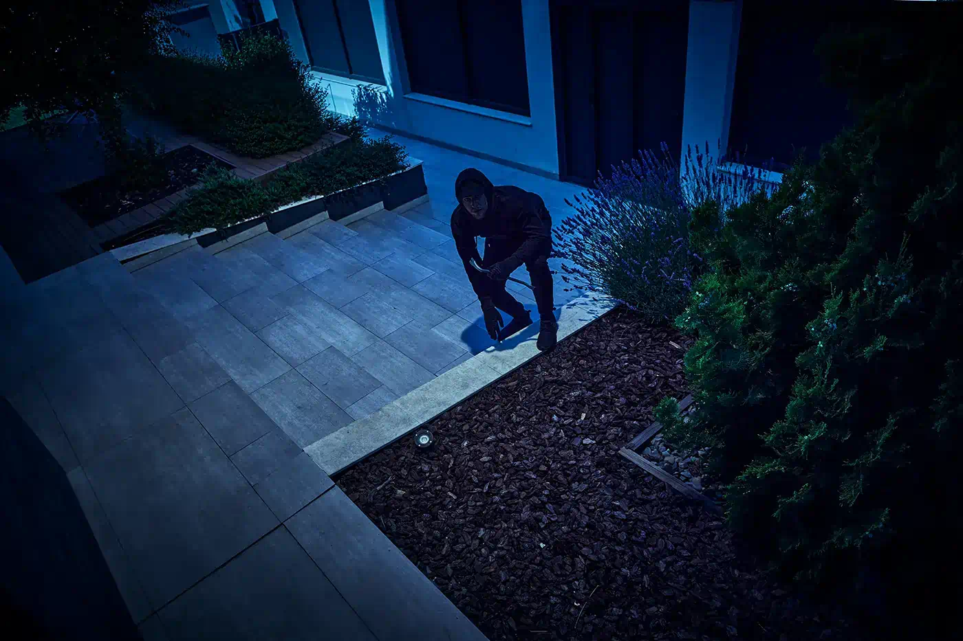 burglar_front-house_night_sequence_4-copy-1400x933